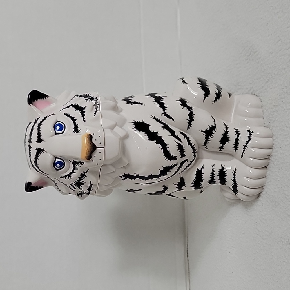 Vintage Ringling Brothers Greatest Show On Earth Lidded Tiger Stein White Black